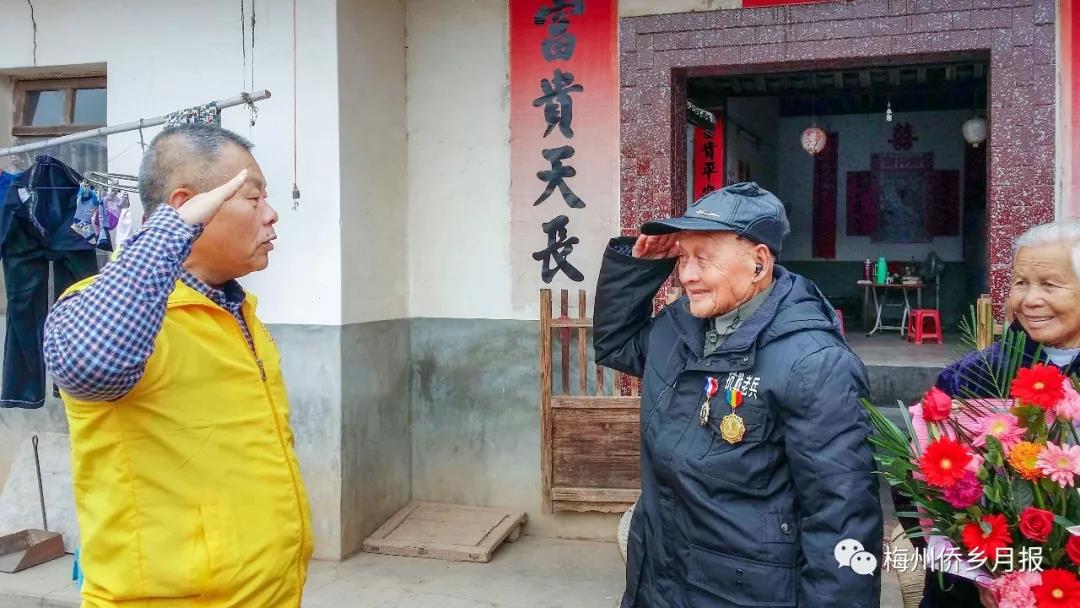 李建華與抗戰(zhàn)老兵的故事：為英雄盡孝道，為后世傳善行